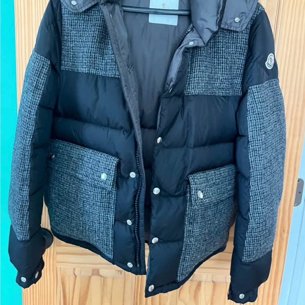 Moncler Men's Black and Gray Puffer Jacket